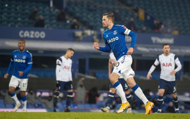 他展现了自 他展现了自